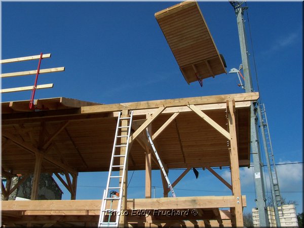 6-Pose_des_caissons_toiture_isols_laine_de_bois_2184.JPG