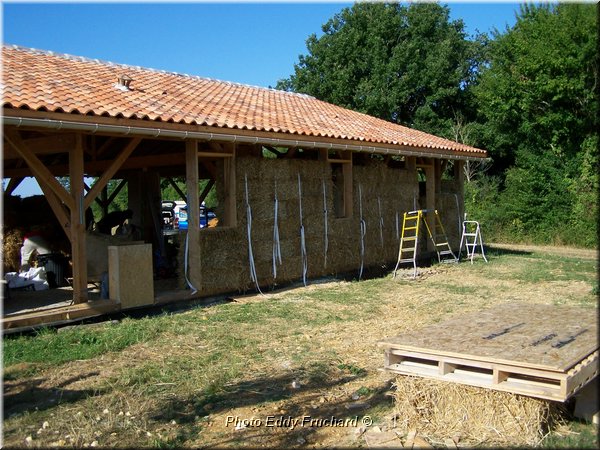 1-5_Montage_murs_paille_6070.JPG